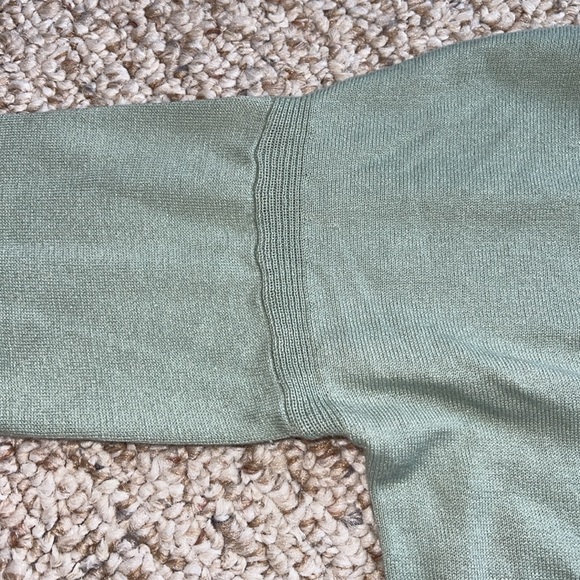Banana Republic Sage V-Neck Pullover - Picture 4 of 5